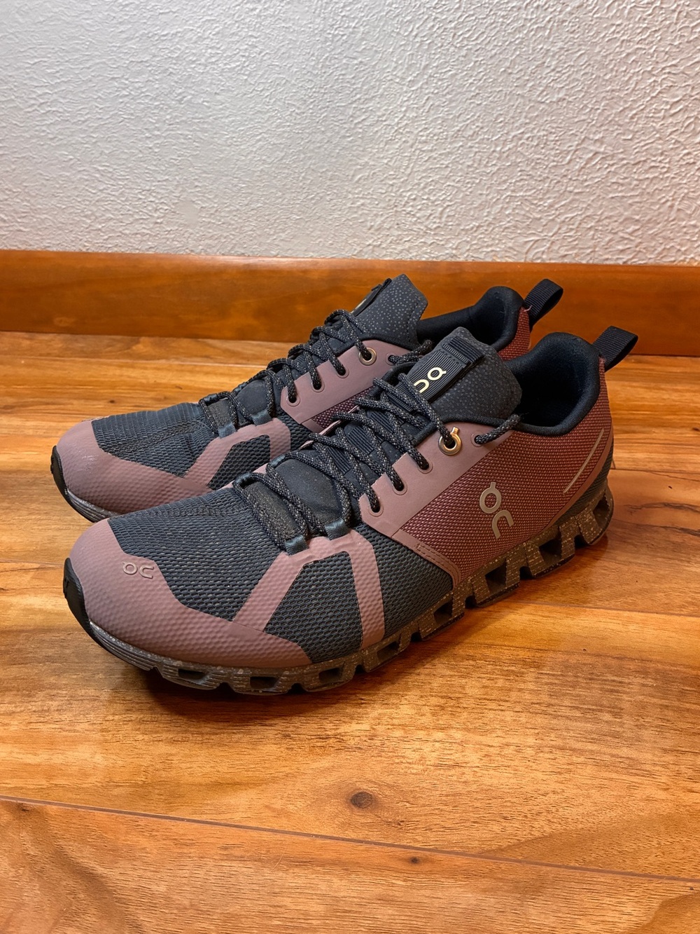 On Cloud Men’s Edge Moonlight Athletic Running Sneakers, limited edition- size 8